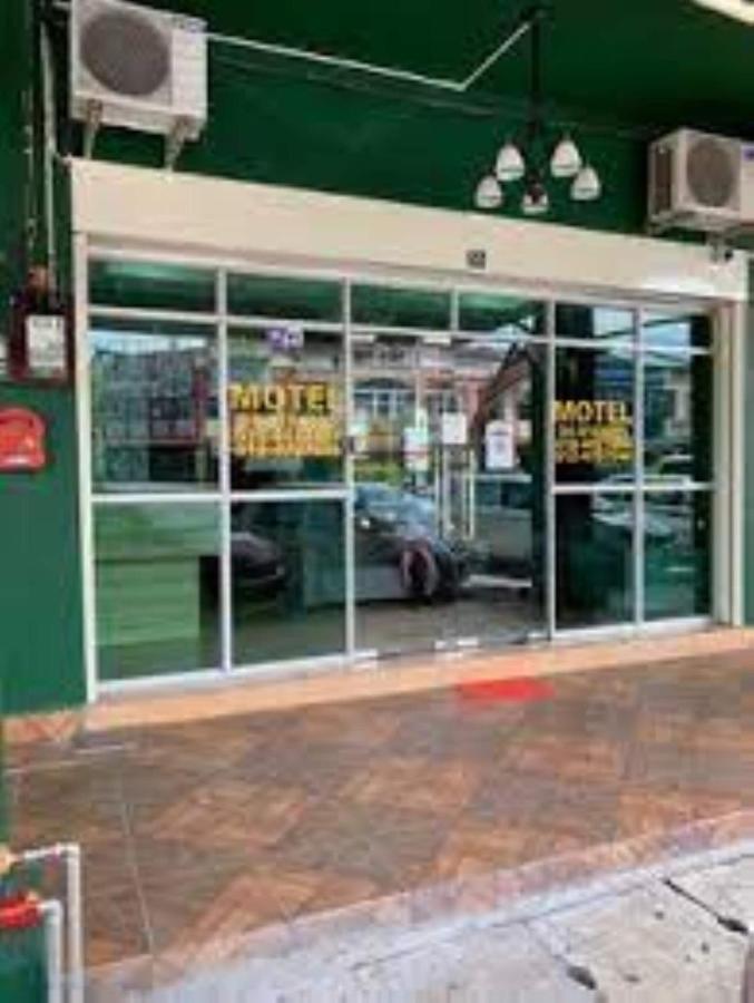OYO 90361 Motel Inapan Mahsuri Jitra Bagian luar foto