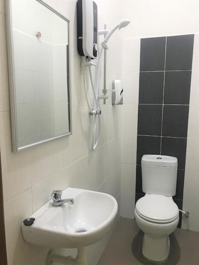 OYO 90361 Motel Inapan Mahsuri Jitra Bagian luar foto